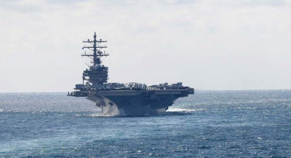 மத்திய கிழக்கை நோக்கி புறப்பட்ட அமெரிக்காவின் பிரம்மாண்ட விமானம் தாங்கி கப்பல்