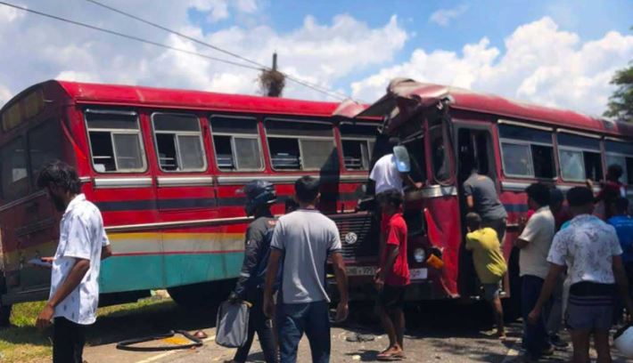 இரு பேருந்துகள் மோது கோர விபத்து – நால்வர் பலி