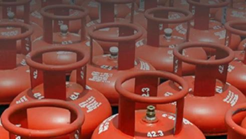 இந்தியாவில் கடும் எரிவாயு நெருக்கடி – எஸ்மா சட்டம் நடைமுறைக்கு வந்தது