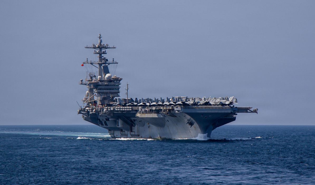 ஈரானுக்கு அஞ்சி பின்வாங்கியதாக அமெரிக்காவின் ஆபிரகாம் லிங்கன் போர் கப்பல்!