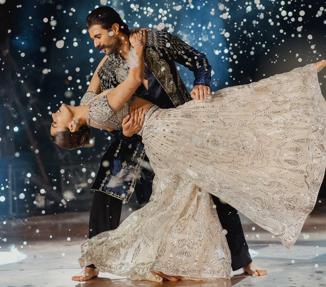 விஜய் தேவரகொண்டா – ராஷ்மிகாவின் திருமண கொண்டாட்டம் – இணையத்தை கலக்கும் புகைப்படங்கள் விஜய் தேவரகொண்டா – ராஷ்மிகாவின் திருமண கொண்டாட்டம் – இணையத்தை கலக்கும் புகைப்படங்கள்