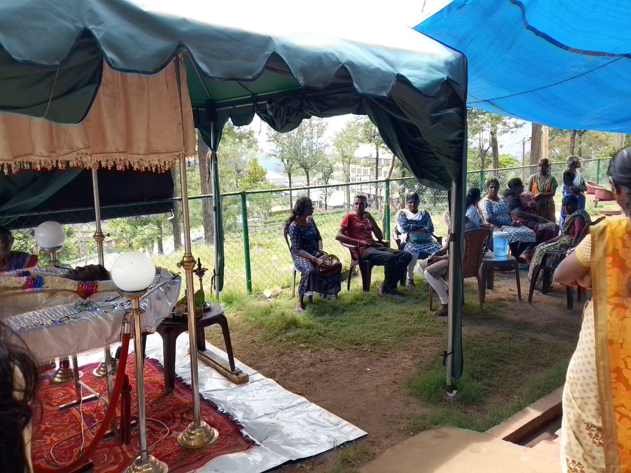 சவப்பெட்டிக்கும் இடமற்ற அவல நிலையில் தத்தளிக்கும் தோட்டத் தொழிலாளர்கள்