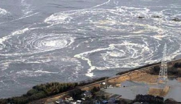 ஜப்பானை தாக்கியது சுனாமி