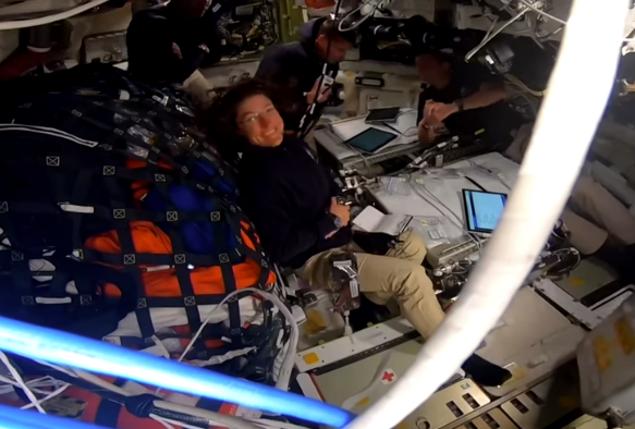 நிலவுப் பயணத்தை மேற்கொண்ட ஒராயன் விண்கலம் பூமிக்குத் திரும்பியுது