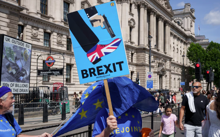 ஐரோப்பிய ஒன்றியத்துடன் மீண்டும் இணைய இங்கிலாந்து மக்கள் ஆர்வம்