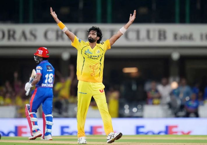 சென்னை அணிக்கு பேரிடி – தொடரில் இருந்து நட்சத்திர பந்து வீச்சாளர் விலகல்