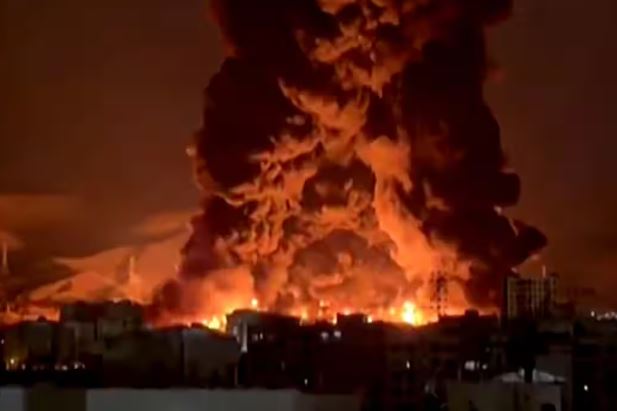 ஈரானின் கார்க் தீவு மீது பலத்த தாக்குதல்