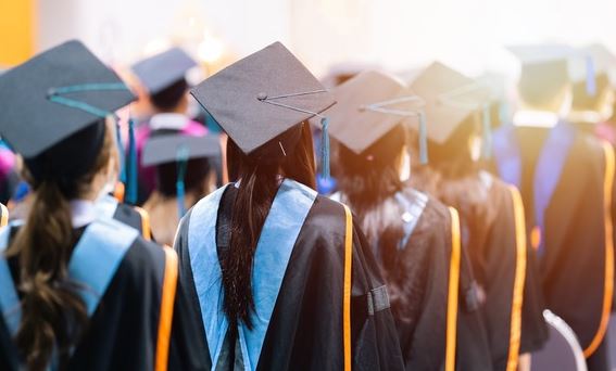 இங்கிலாந்தில் திட்டம் 2 மாணவர் கடன் வட்டி விகிதங்களுக்கு உச்சவரம்பு