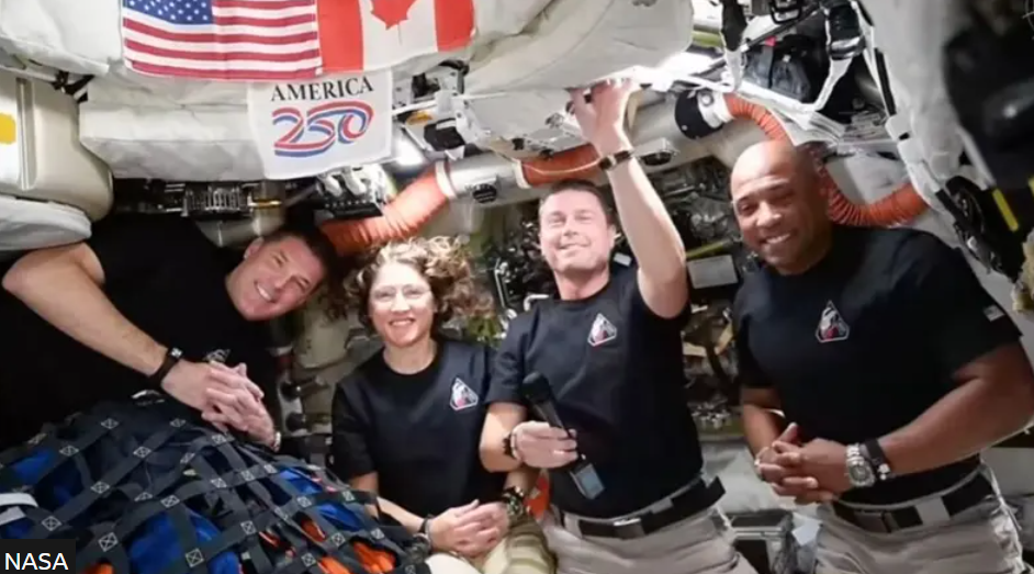 பூமிக்கு திரும்பும் ஆர்டெமிஸ் II குழு – விண்வெளி வீரரின் மறைந்த மனைவியின் பெயரில் சந்திரப் பள்ளம் பெயரிட பரிந்துரை