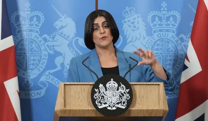 பிரித்தானியாவில் தஞ்சம் கோருவோர் வழங்கப்பட்ட சலுகை – ஒரு மாதம் கடந்த பின்னரும் எந்த முடிவுகளும் இல்லை